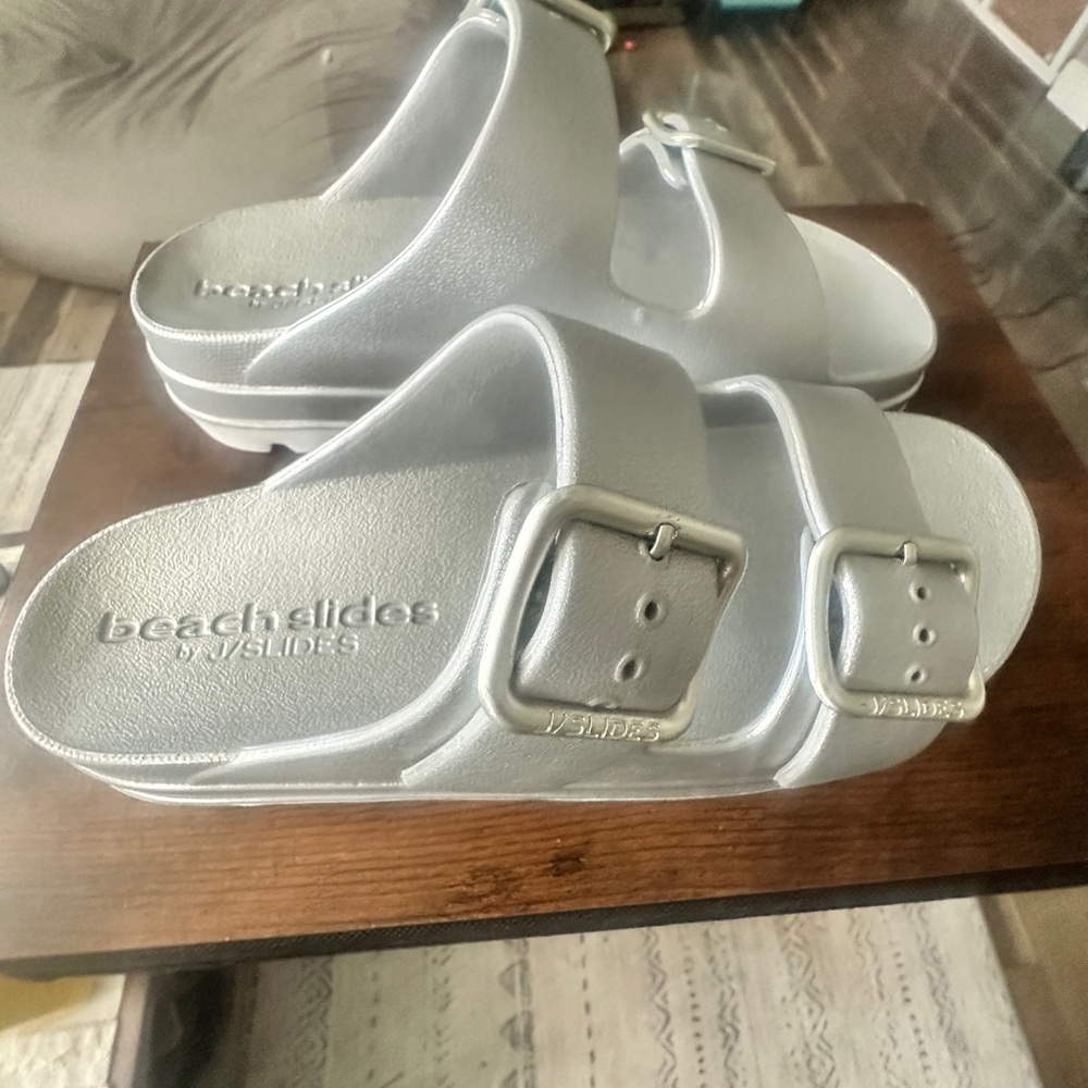NIB J/Slides Silver Metallic Double Band Buckle Sandals Size 9 - Picture 2 of 6